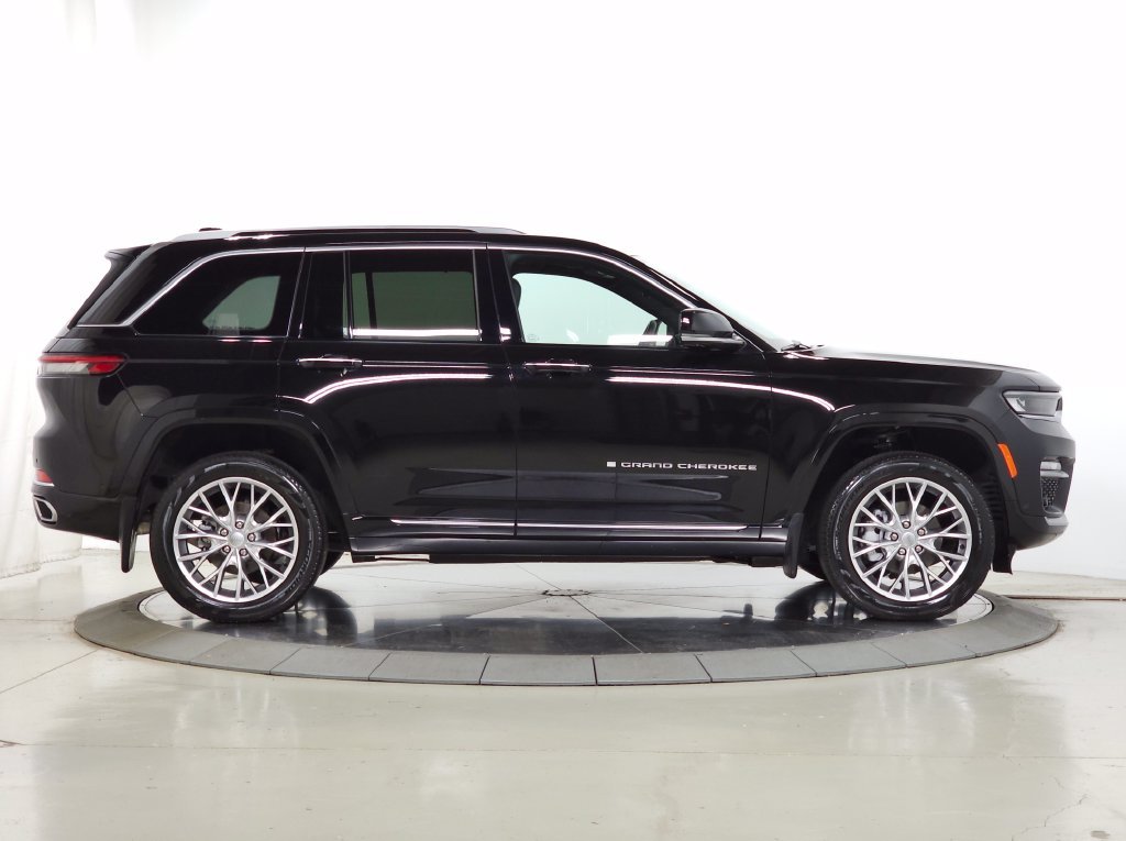 Used 2022 Black Jeep Summit image 9