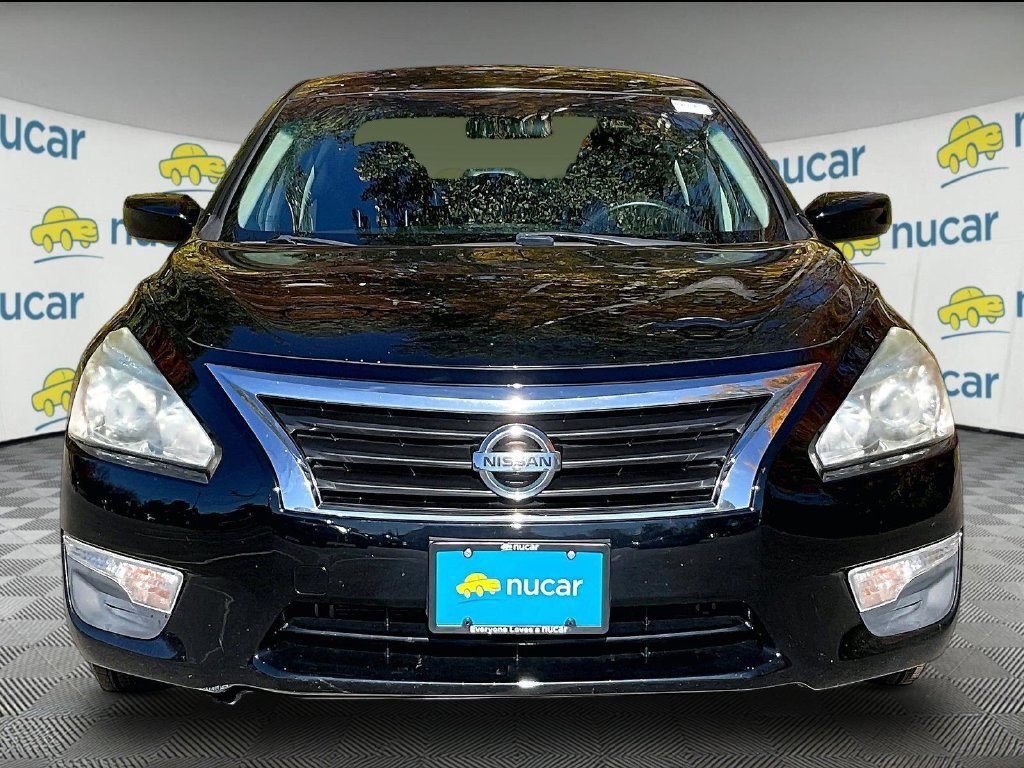Used 2015 Black Nissan 2.5 S image 2