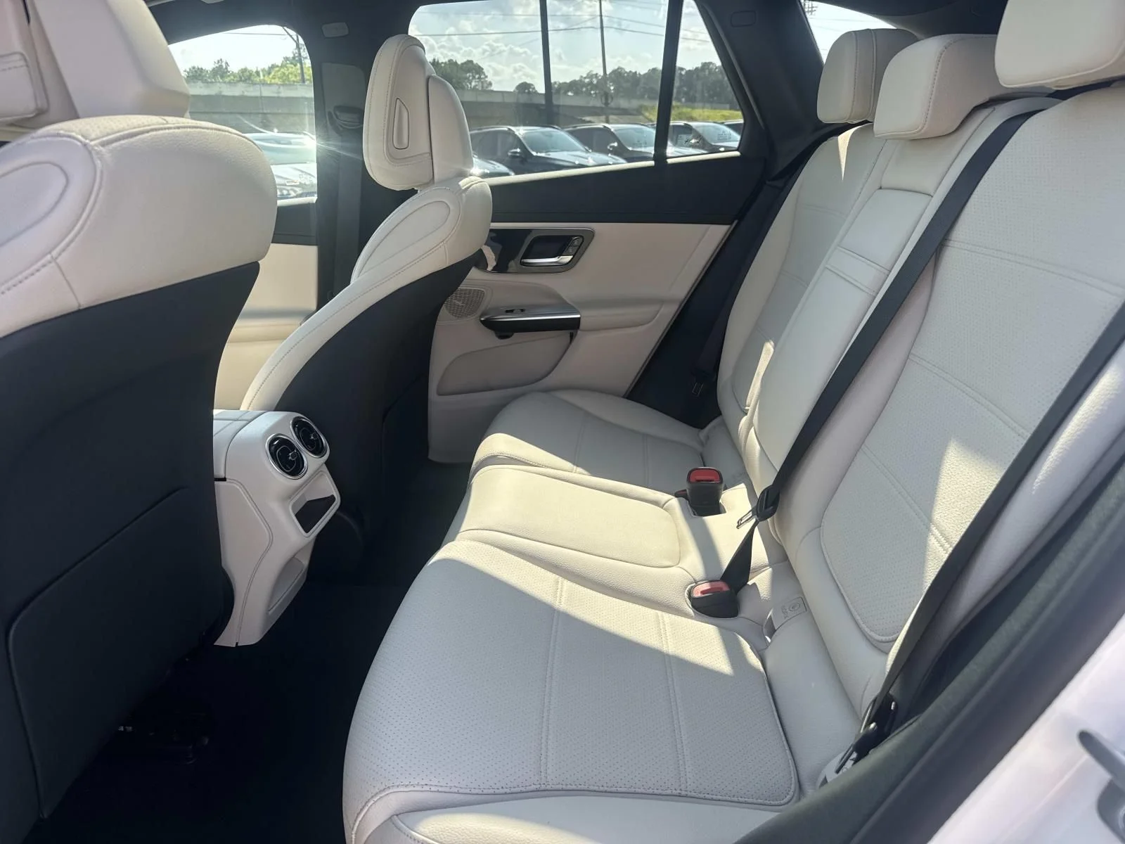 New 2026 White Mercedes-Benz GLC 300 image 9