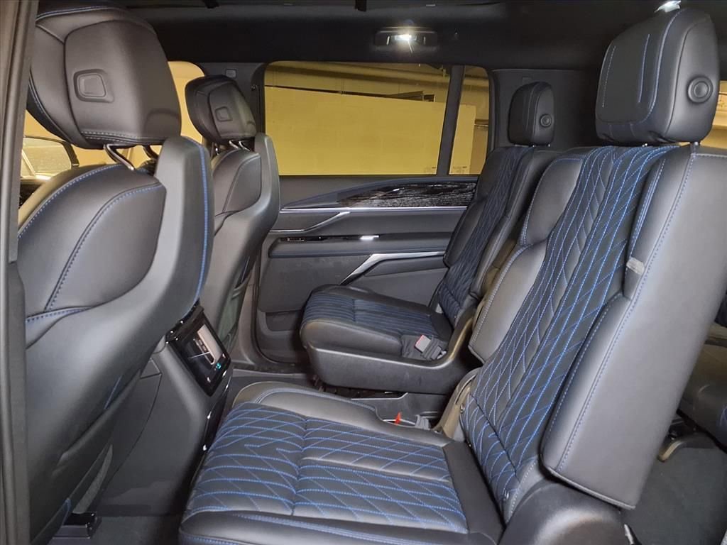 2026 Cadillac Escalade IQL Luxury - Photo 12