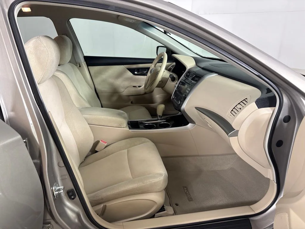 Used 2013 Beige Nissan 2.5 SV image 15