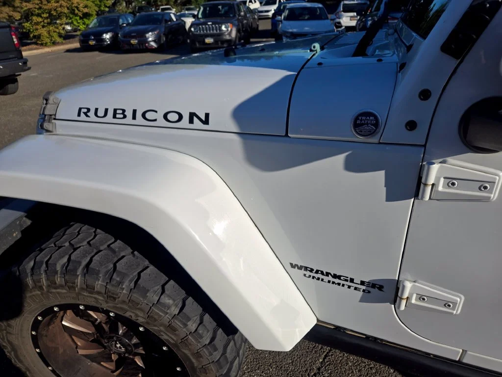 Used 2015 White Jeep Unlimited Rubicon image 10