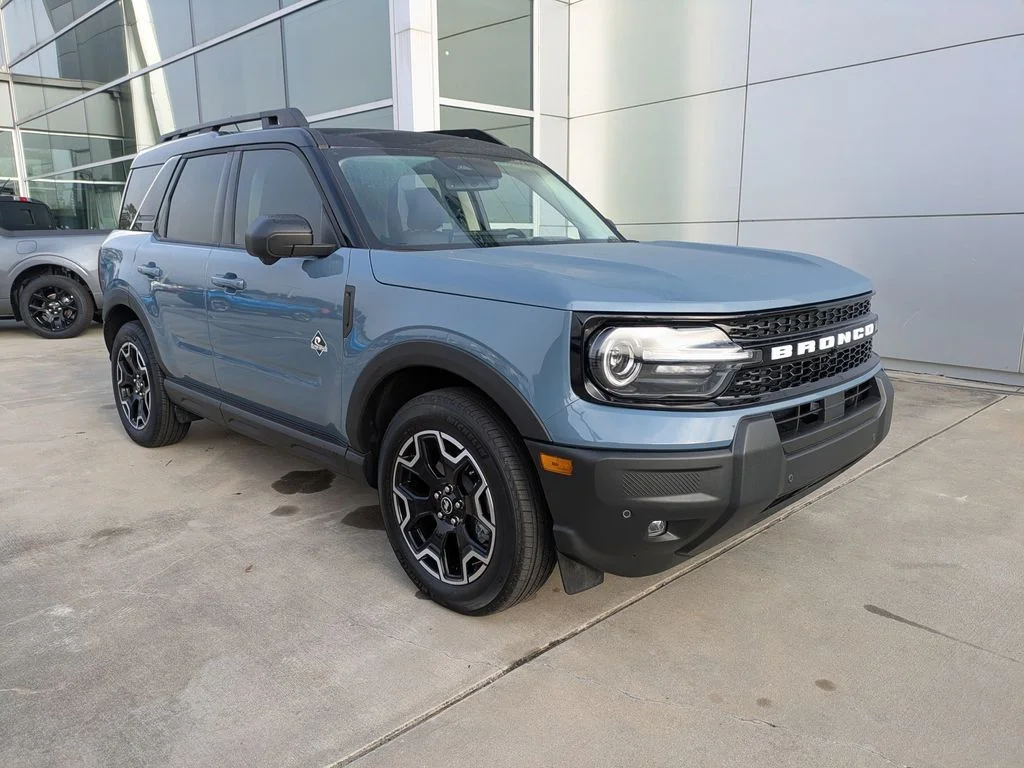 New 2025 Azure Gray Metallic Tri-Coat Ford Outer Banks image 2