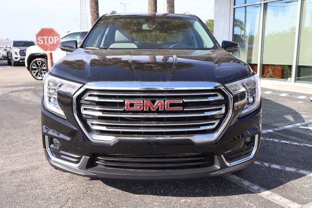Used 2022 Ebony Twilight Metallic GMC SLT image 2