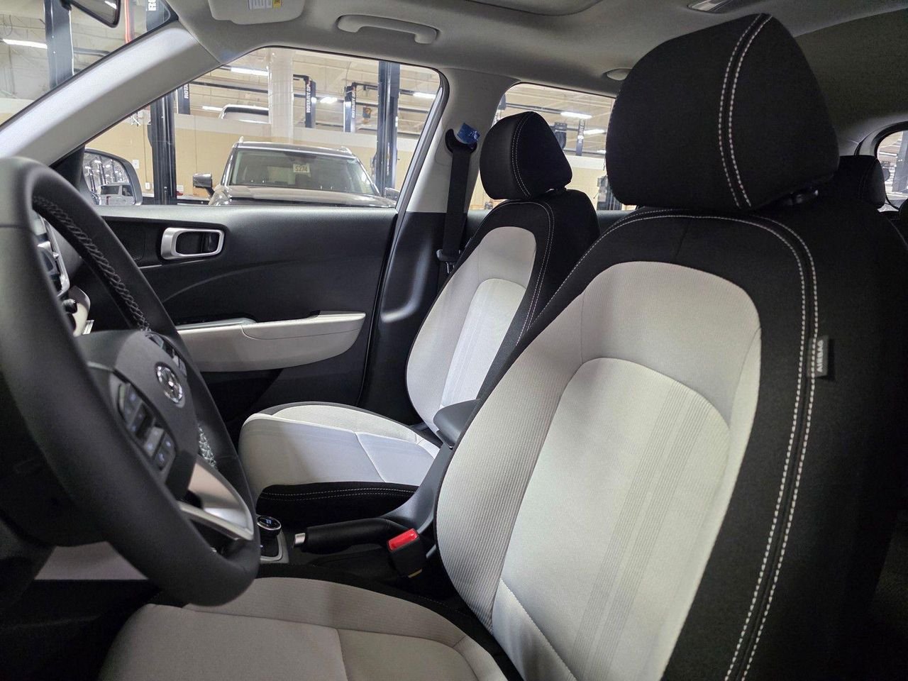New 2026 Shimmering Silver Hyundai SEL image 22