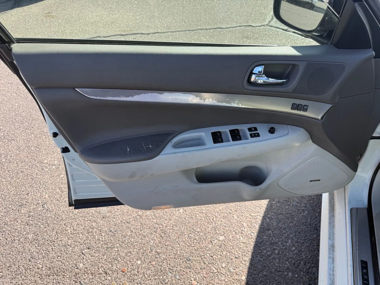 Used 2012 Moonlight White INFINITI X image 13