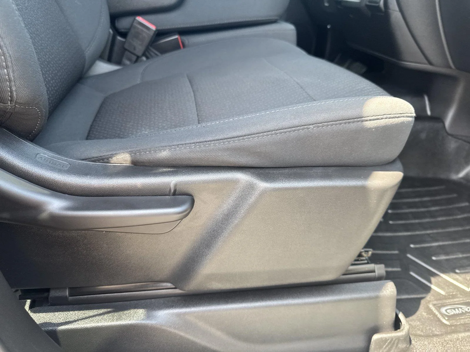 Used 2022 SILVER ICE METALLIC Chevrolet Custom image 36
