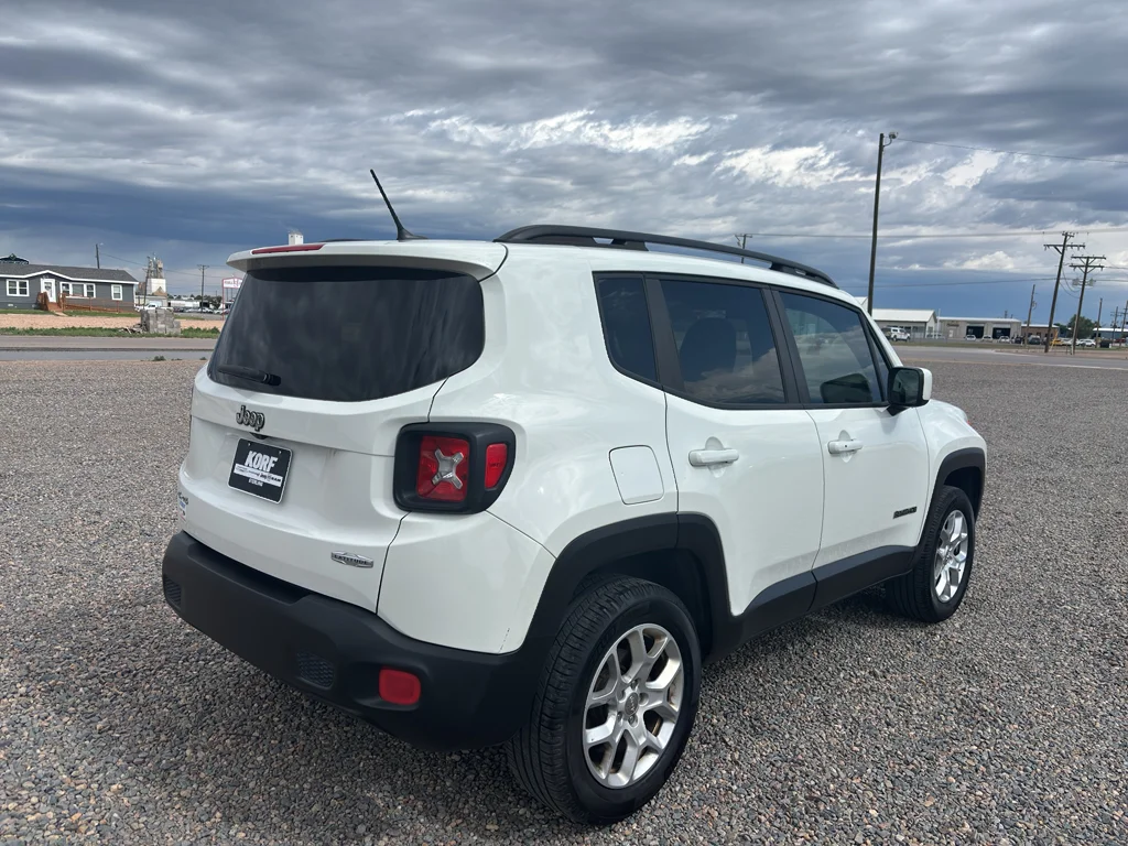 Used 2017 Alpine White Jeep Latitude image 5