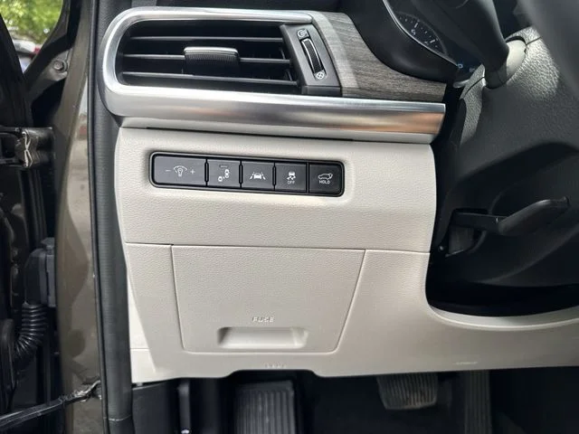 Used 2020 Green Kia EX image 28