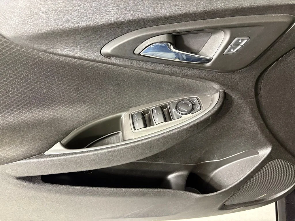 Used 2023 Gray Chevrolet LT image 19
