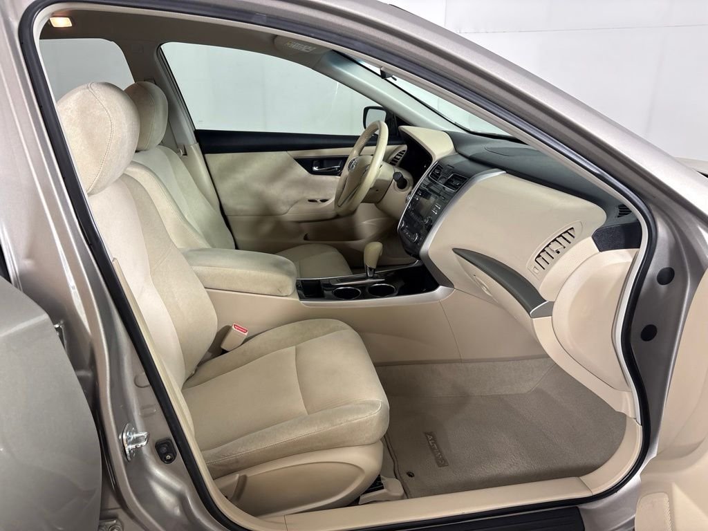 Used 2013 Beige Nissan 2.5 SV image 15