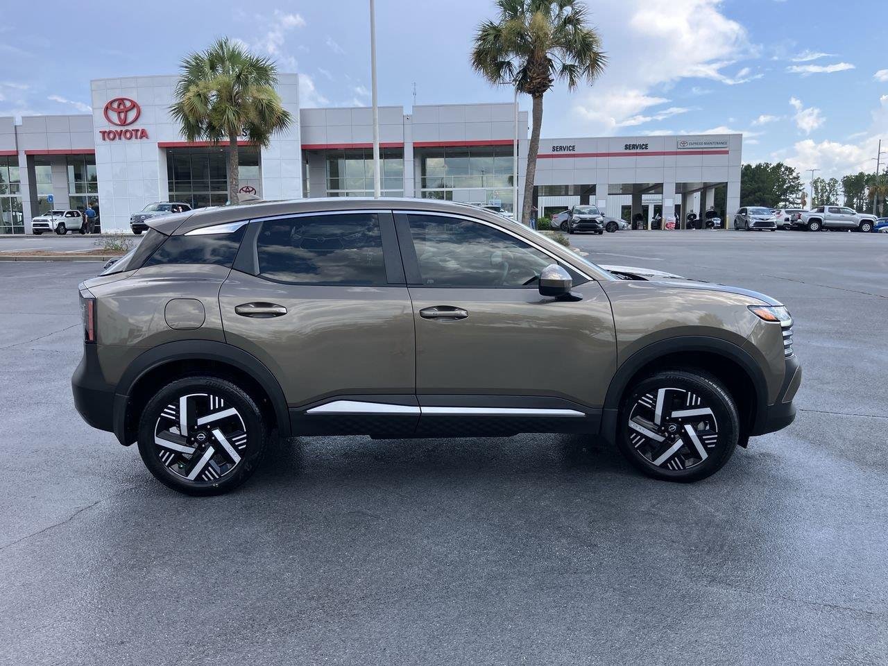 Used 2025 Brown (Canyon Bronze Metallic) Nissan SV image 6
