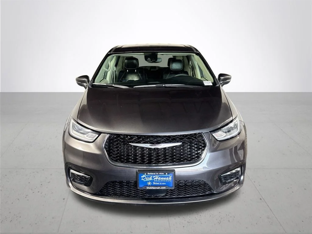 Used 2023 Gray Chrysler Touring L image 3