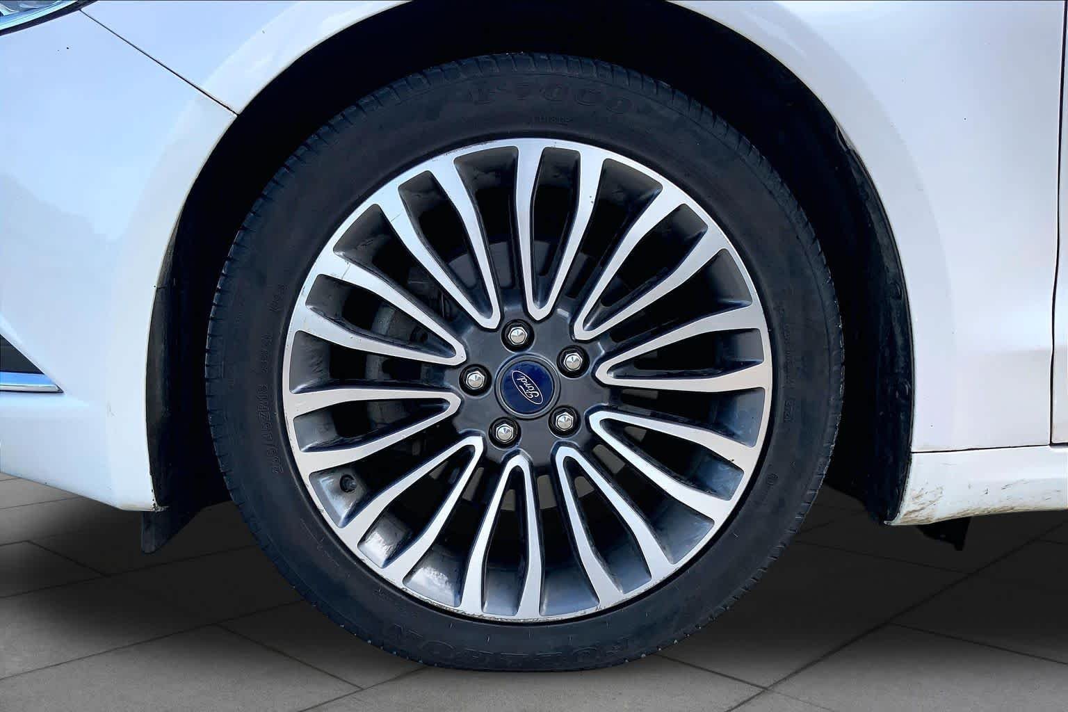 Used 2017 White Platinum Metallic Tri-Coat Ford SE image 11