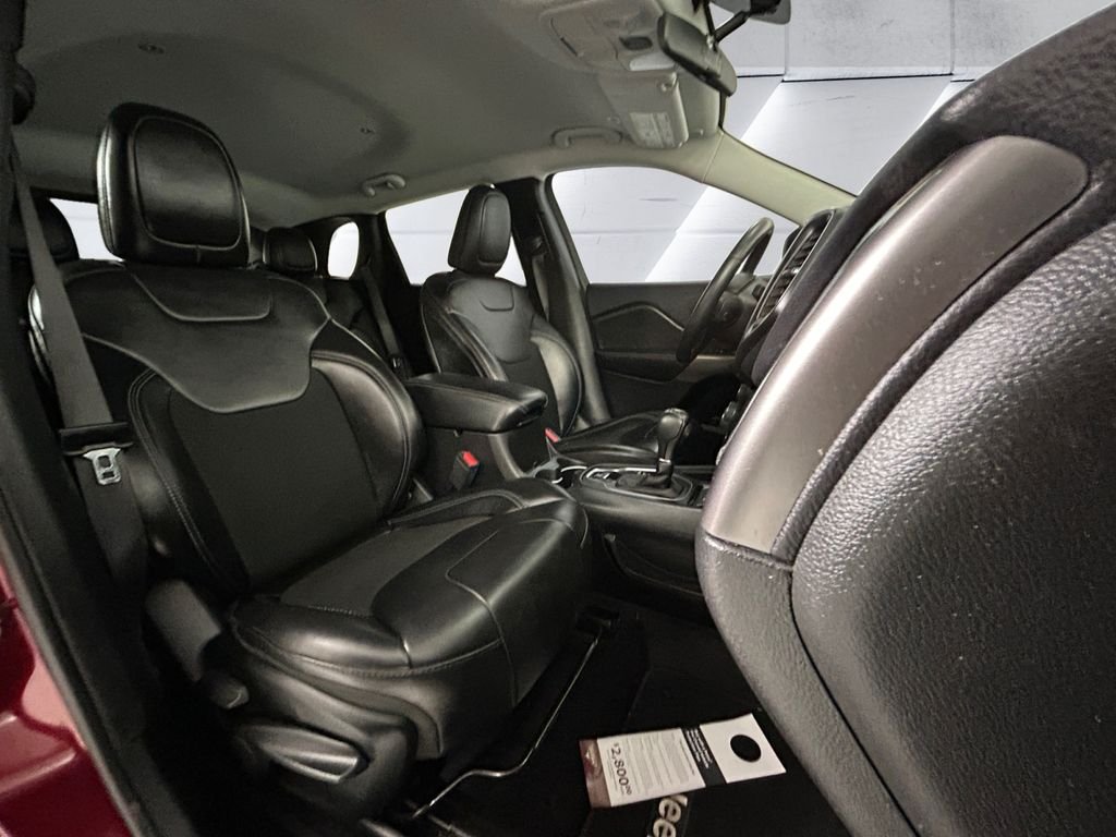 Used 2019 Red Jeep Latitude Plus image 14