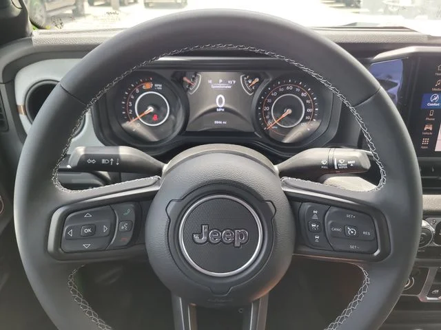 Used 2025 Green Jeep Sport S image 24
