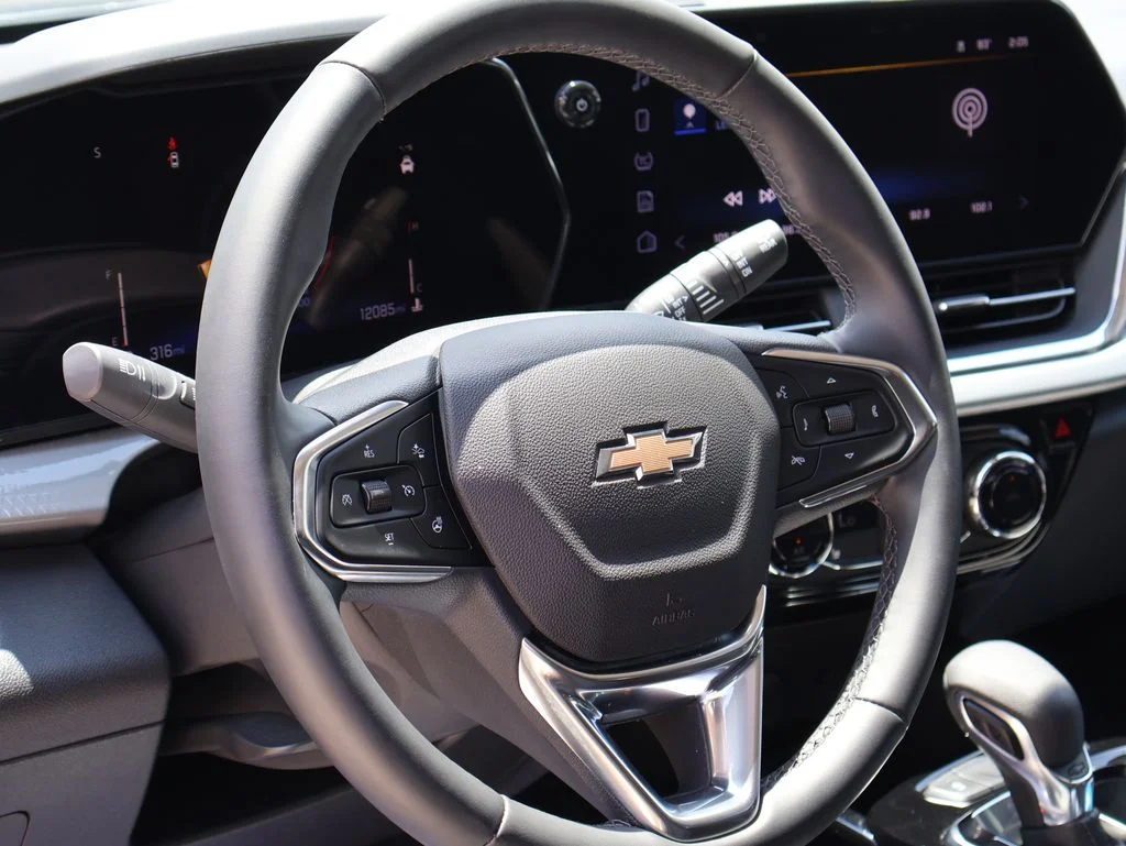 Used 2025 Black Chevrolet LT image 24