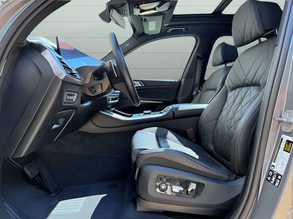 Used 2025 Gray BMW xDrive40i image 10