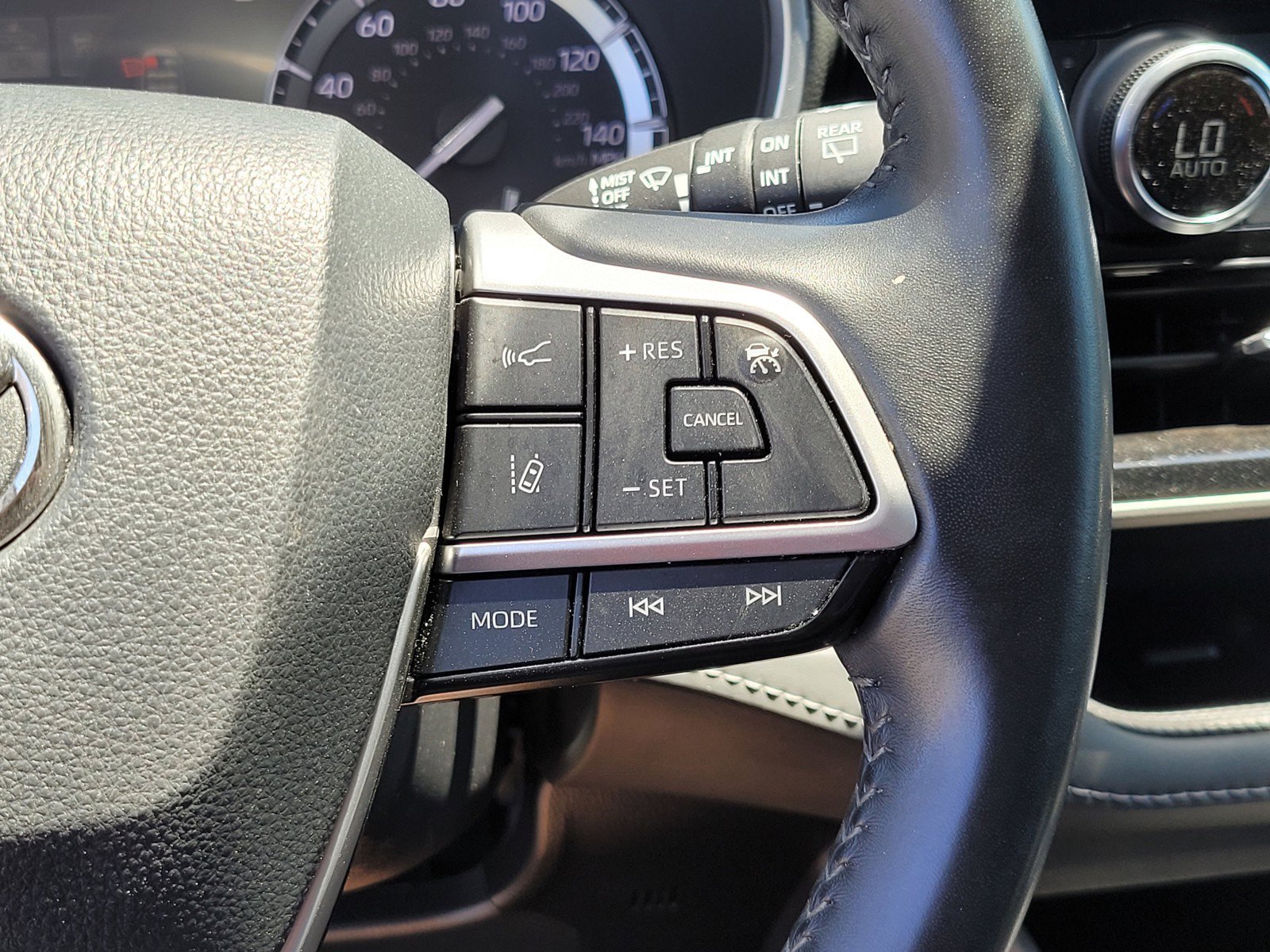 Used 2022  Toyota XLE image 26