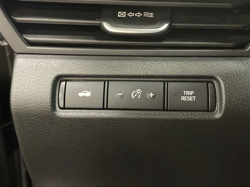 Used 2025 Silver Nissan 2.5 SV image 27