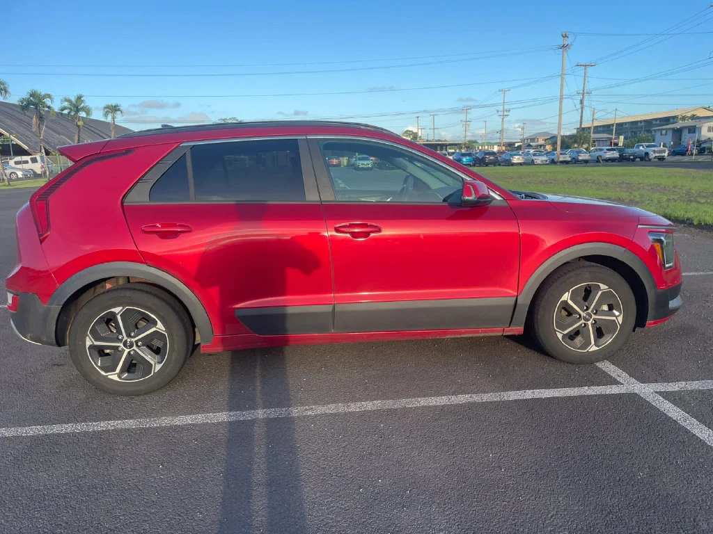 Used 2023 Red Kia EX image 8