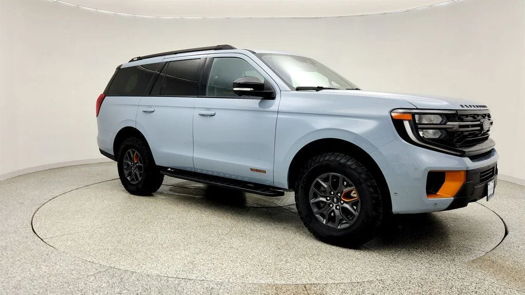 Used 2025 Glacier Gray Metallic TriCoat Ford Tremor 4x4 image 3