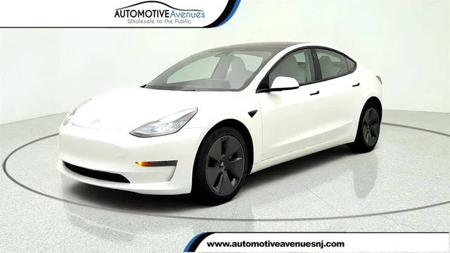 2023 Tesla Model 3 RWD w/ White & Black Premium Interior