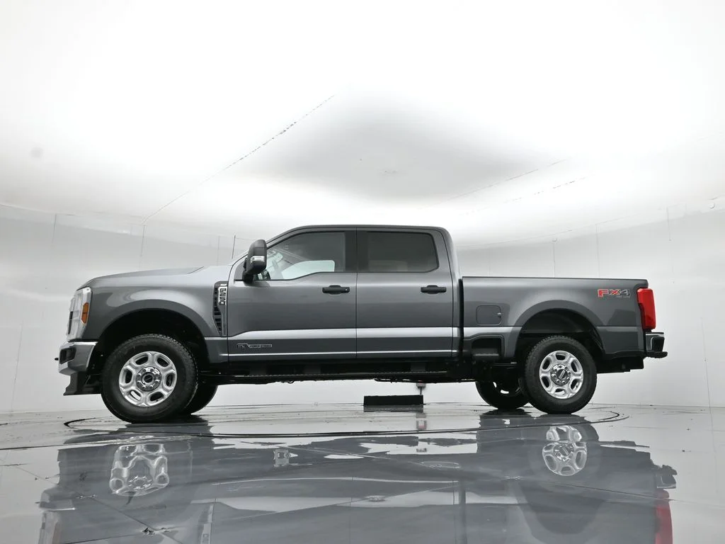 New 2026 Carbonized Gray Metallic Ford XLT image 7