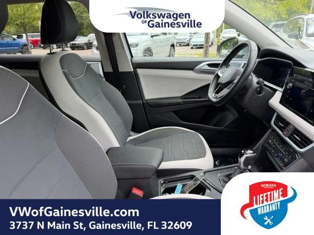 Certified Used 2025 Pyrite Silver Metallic Volkswagen SE image 9