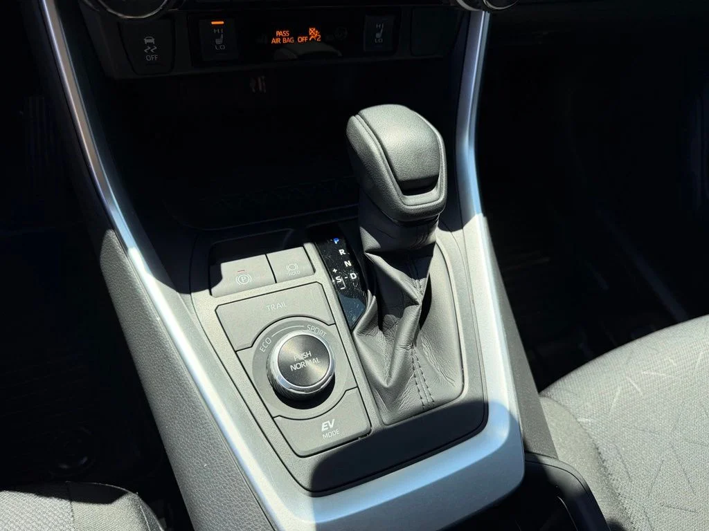 Used 2025 Ice Toyota XLE image 23