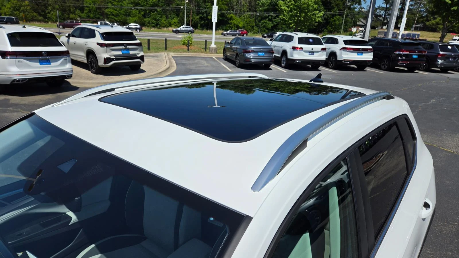 New 2026 Pure White Volkswagen SE image 10