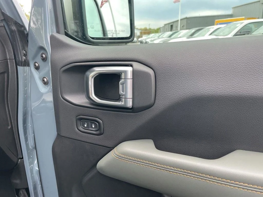 New 2026 Anvil Clear-Coat Exterior Paint Jeep Mojave X image 37