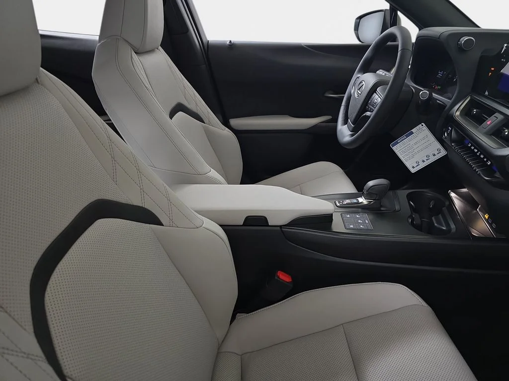 New 2026 Ultra White with Obsidian roof Lexus F SPORT DESIGN AWD image 9