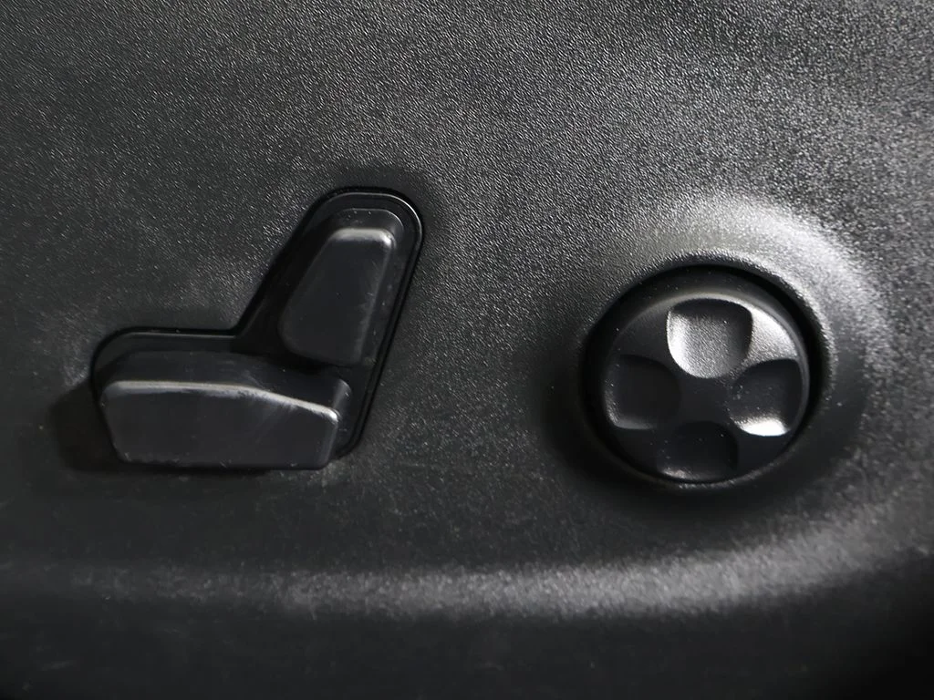 Used 2019 White Jeep Limited image 34
