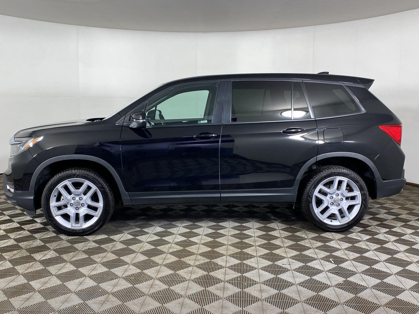 Used 2024 Crystal Black Pearl Honda EX-L image 3