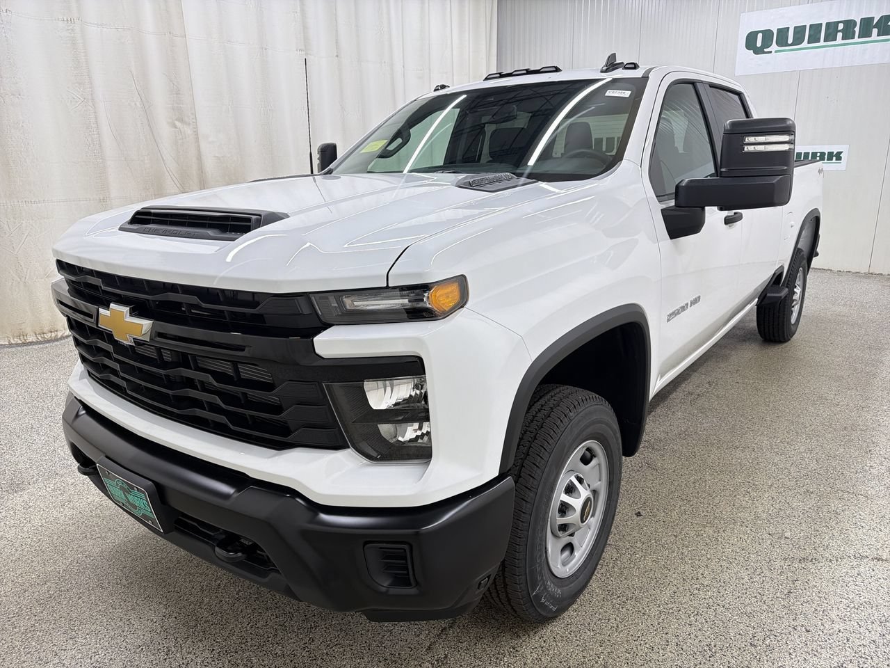 New 2026 Summit White Chevrolet WT image 4