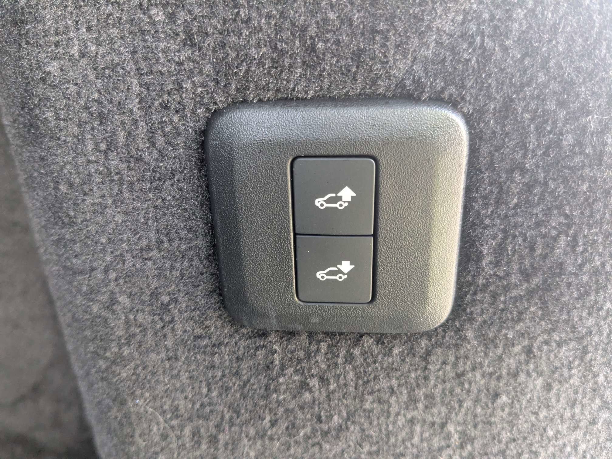 Used 2022 Petrolix Blue Land Rover SE image 18