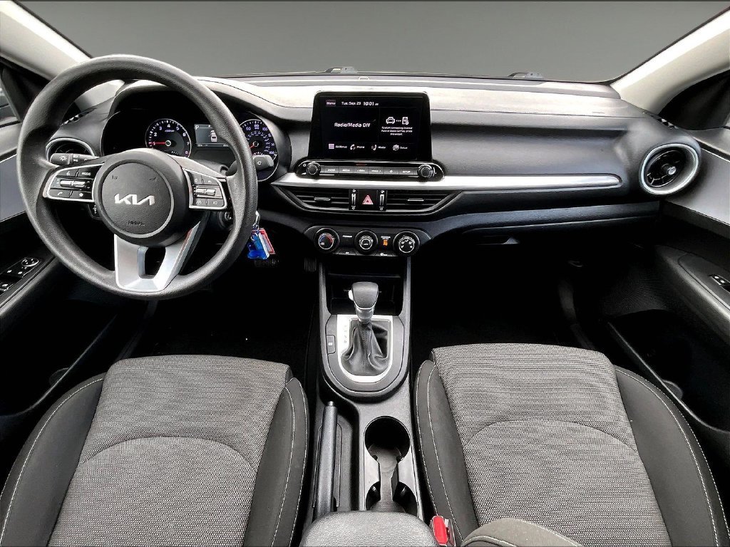 Used 2023 Black Kia LXS image 21