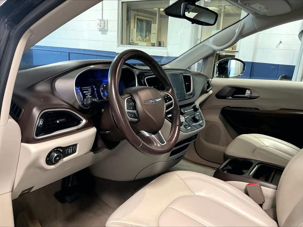 Used 2017 Black Chrysler Touring L image 8