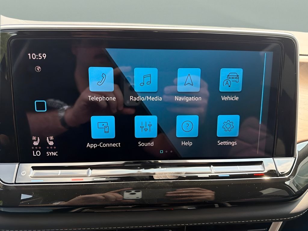 New 2026 Deep Black Pearl Volkswagen 2.0T SE w/Technology image 15