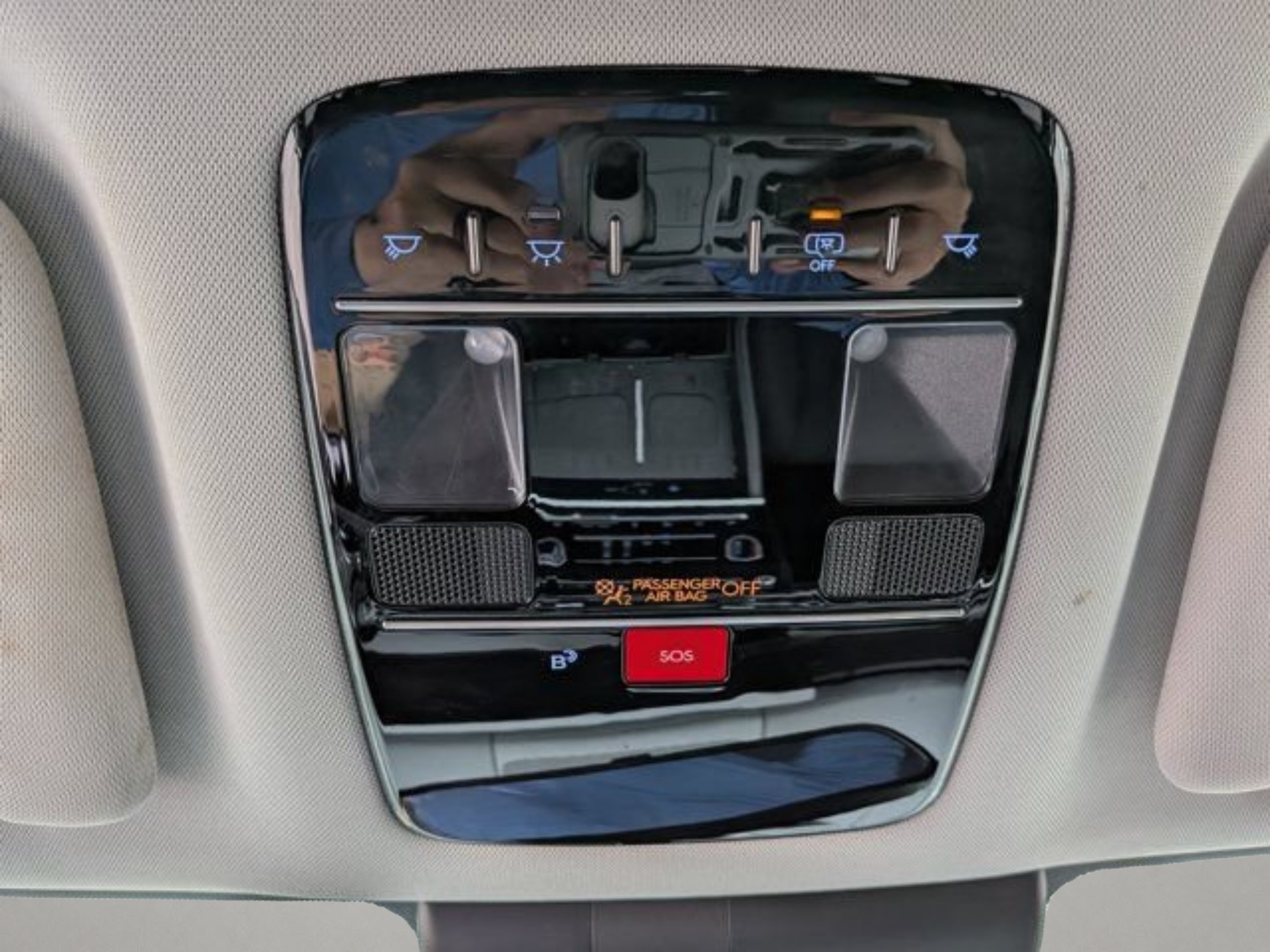 2025 Hyundai Santa Fe SE - Photo 12