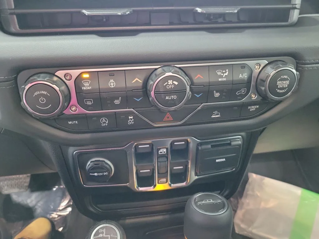 New 2026 Reign Exterior Paint Jeep Sahara image 16