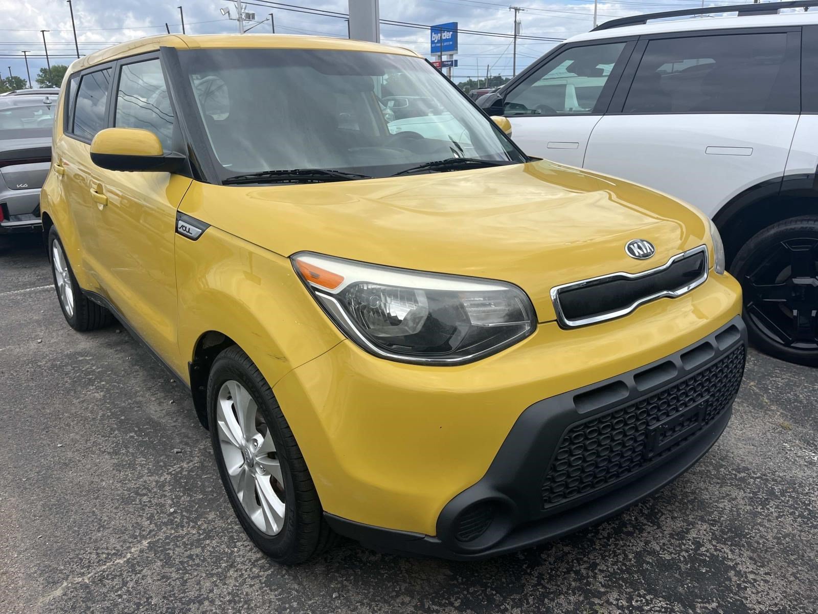 Used 2015 Solar Yellow Kia + image 1
