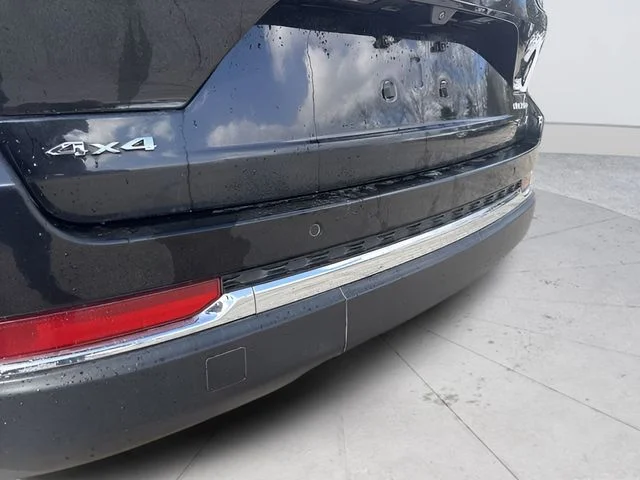 Used 2023 Black Jeep Laredo image 21