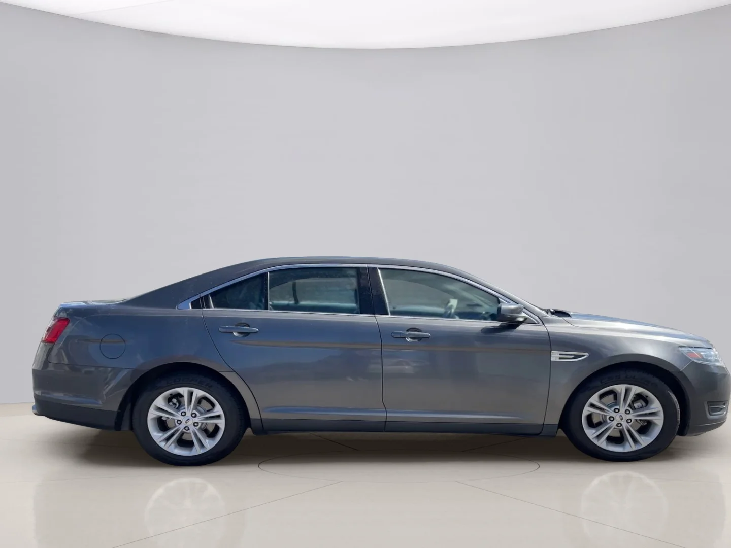 Used 2015 Gray Ford SEL image 6