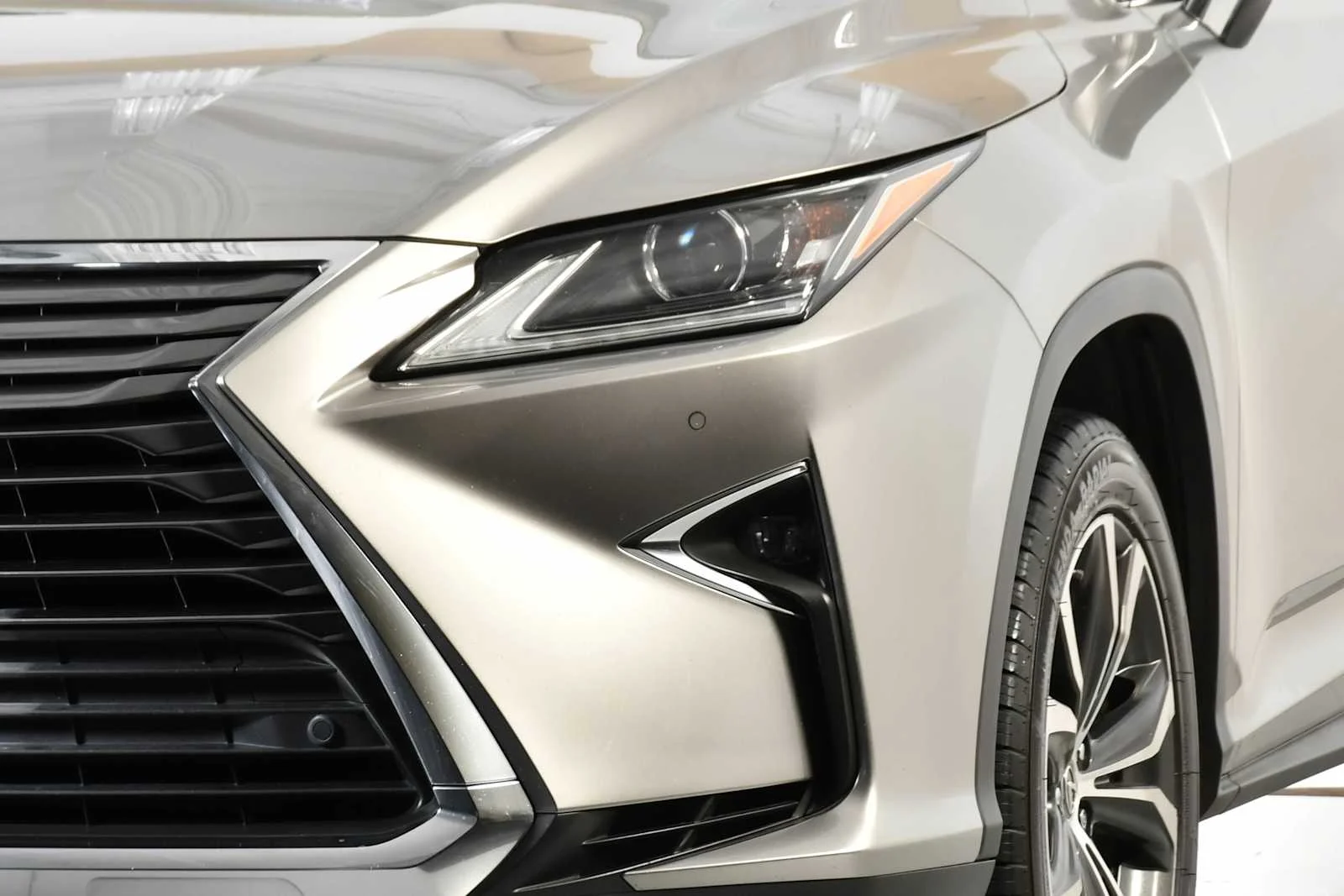 Used 2019 Atomic Silver Lexus Premium image 11