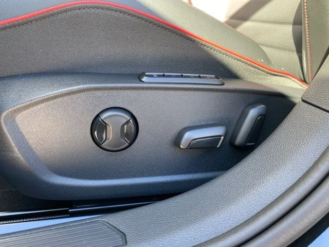 2025 Volkswagen Golf GTI SE - Photo 20