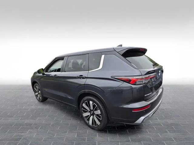 Used 2025 Gray Mitsubishi SE image 6