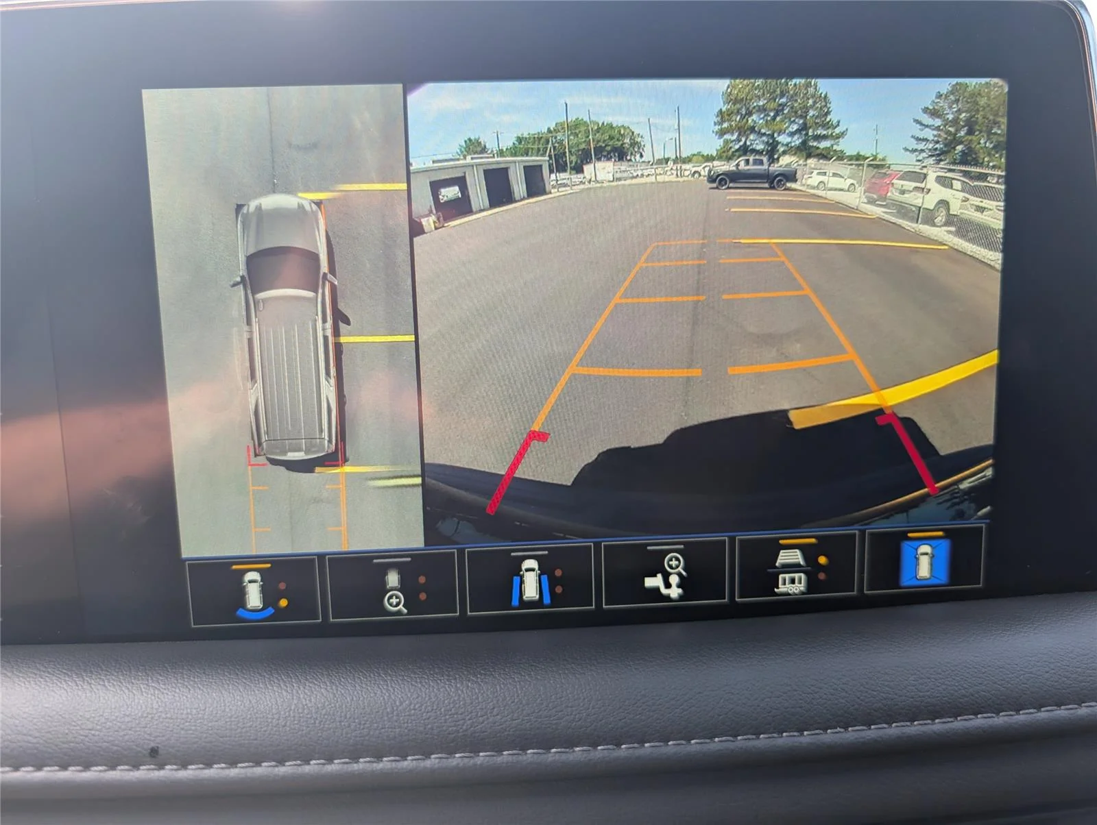 Used 2022 Black Chevrolet Z71 image 14
