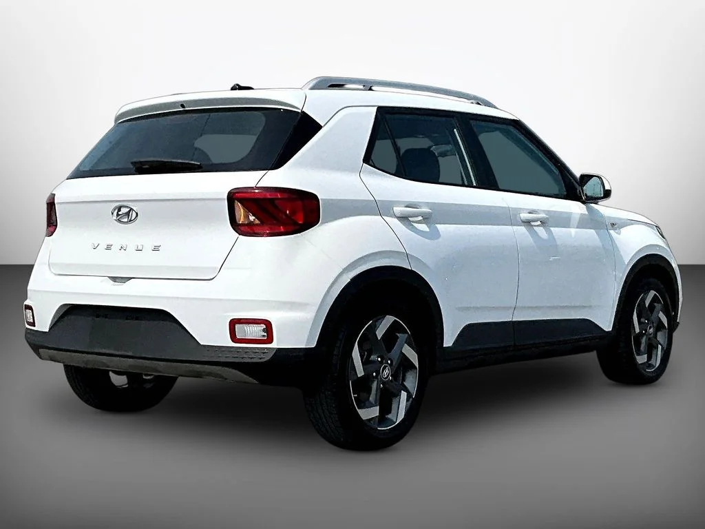 Used 2023 White Hyundai SEL image 6